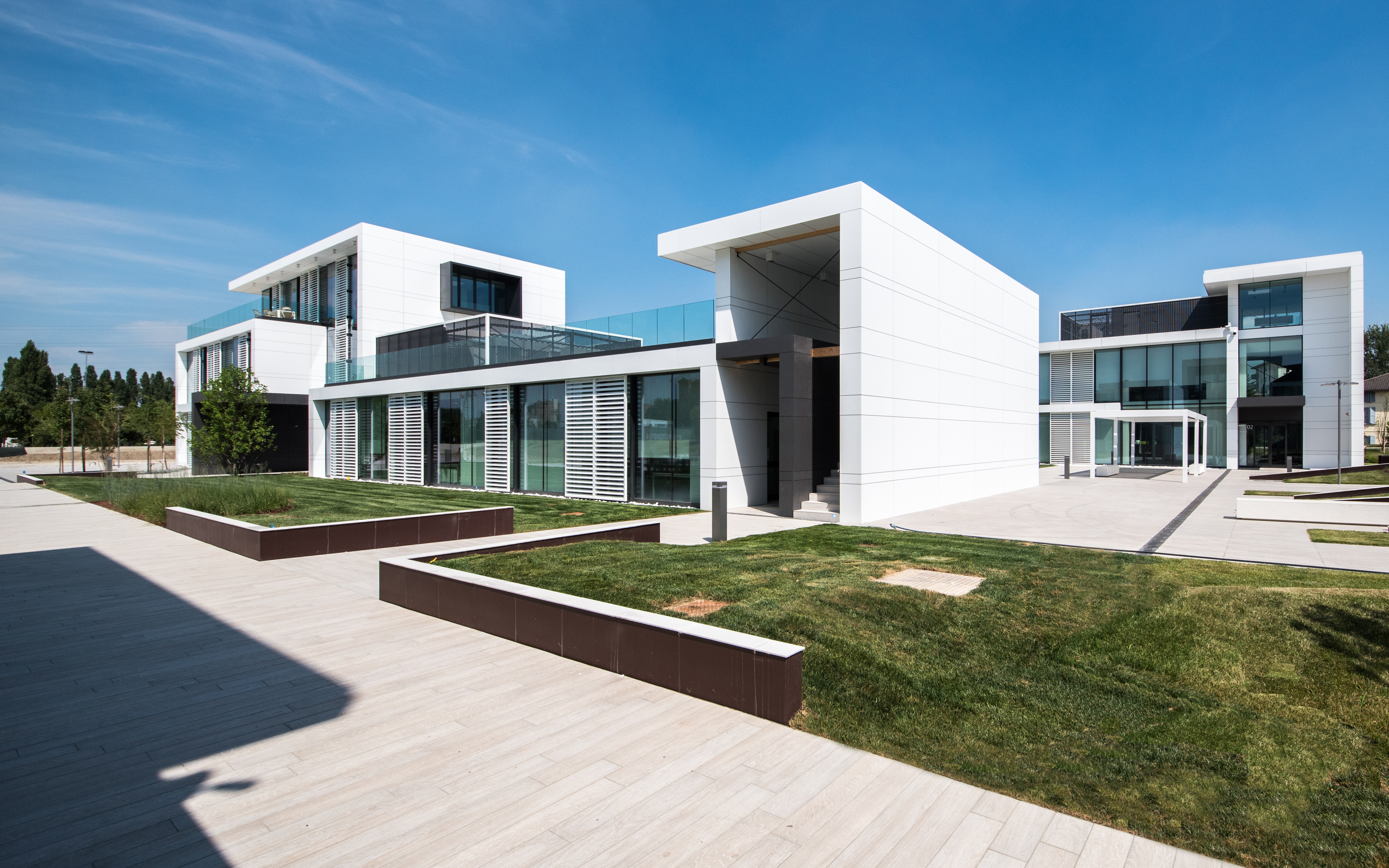 High-quality outdoor tiles in the modern outdoor area of a building complex.