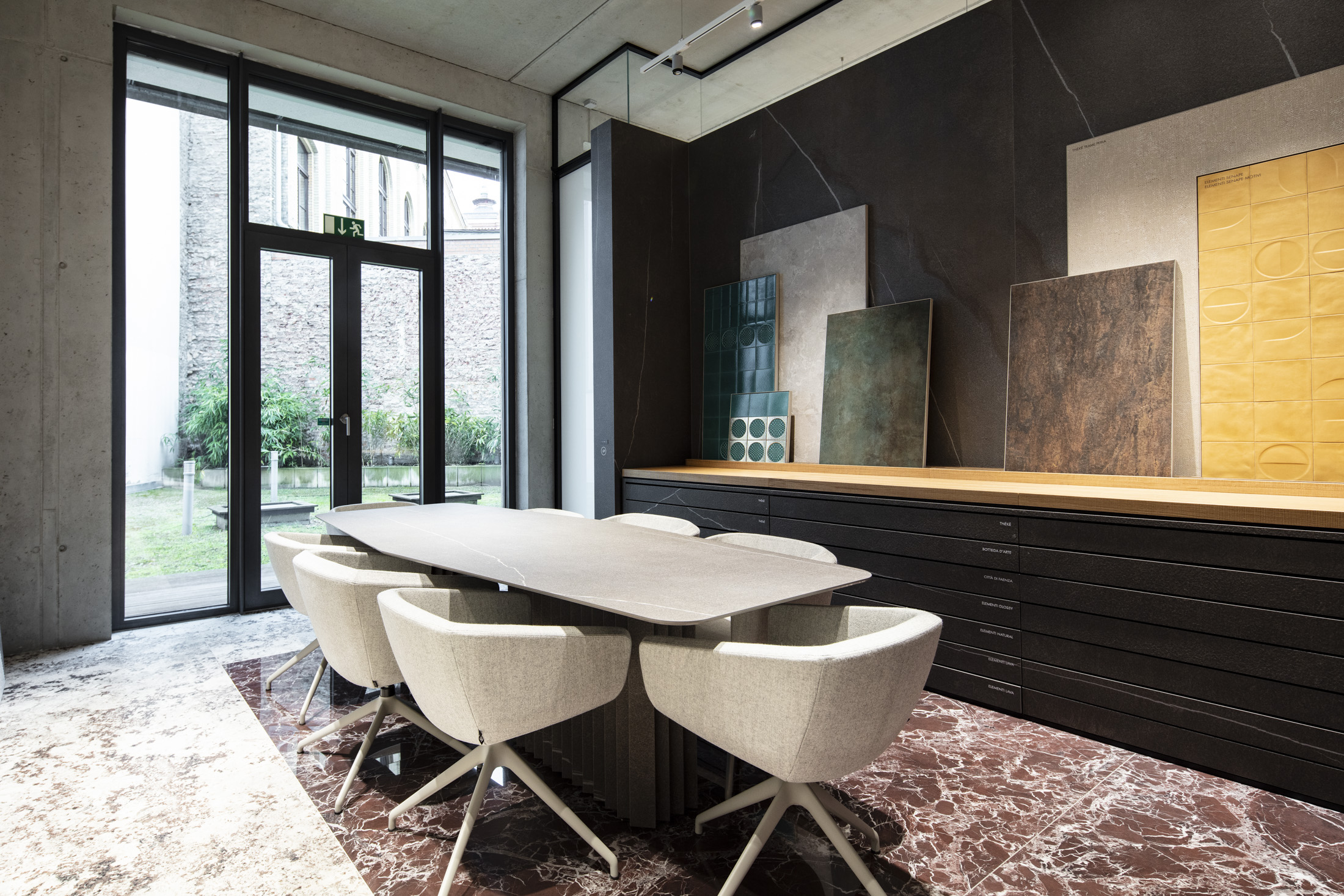 Modern showroom featuring high-quality tiles from Porcelaingres and Schöner Wohnen.